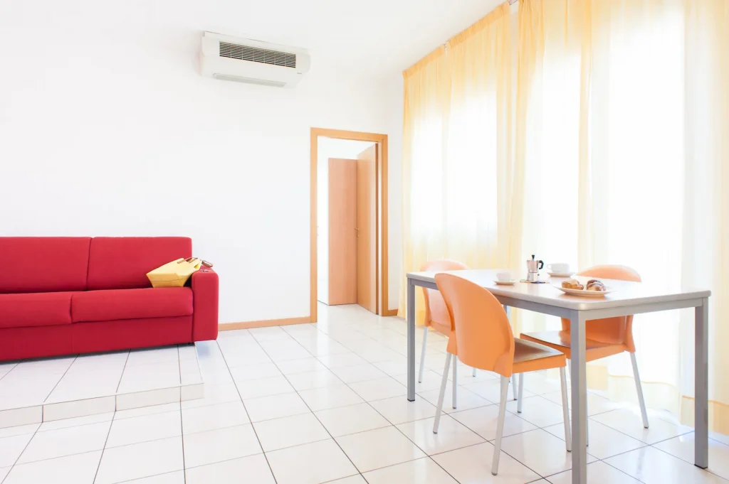 Cucina soggiorno abitabile con divano letto di Bilocale da 6 posti